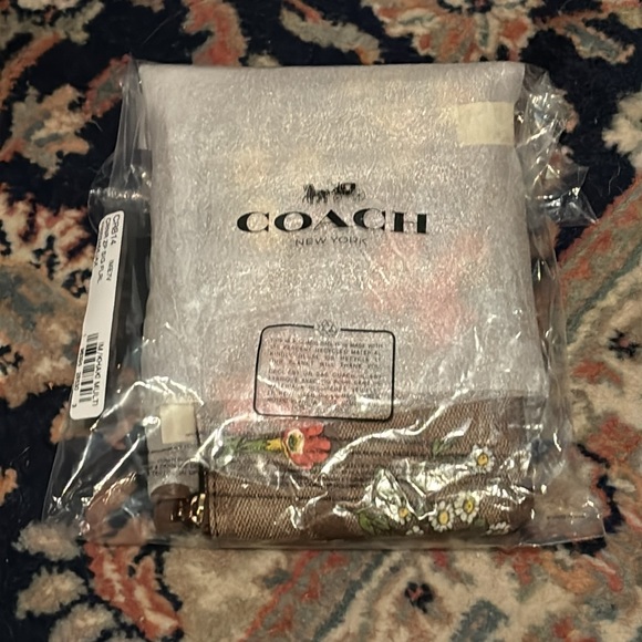 COACH Corner Zip Wristlet In Signature Canvas w/Floral Print - Picture 6 of 6